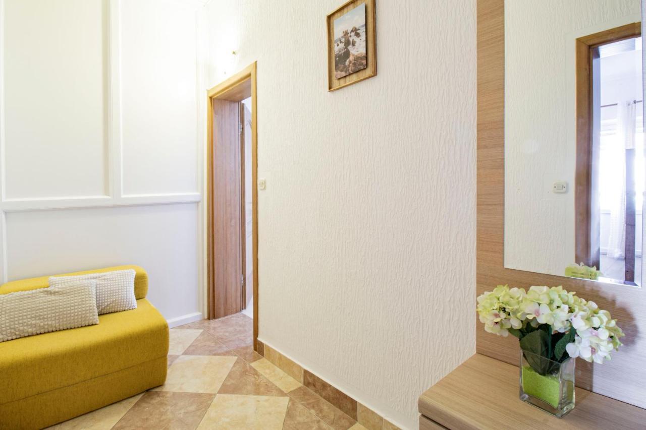 Sladana Direckt At The Appartement *